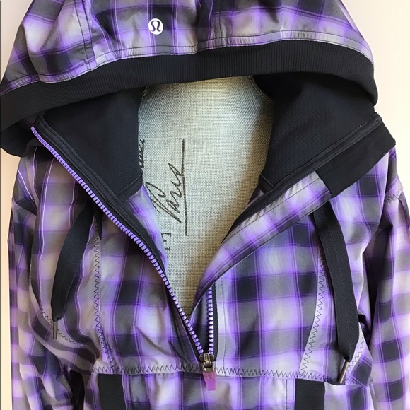 Lululemon hooded pullover with kangaroo pouch - Picture 4 of 12
